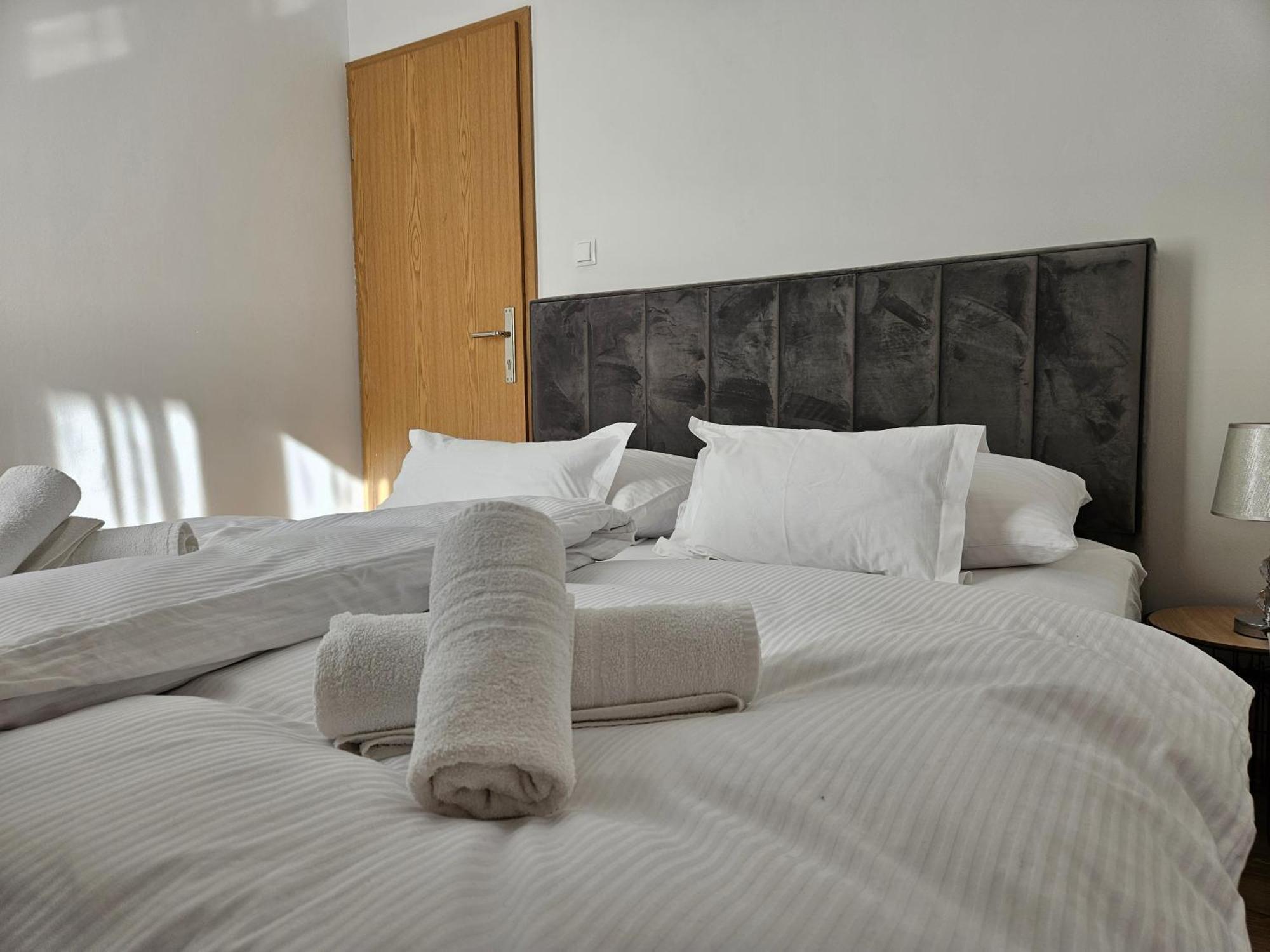 Heritage Stone Wall Split Rom bilde