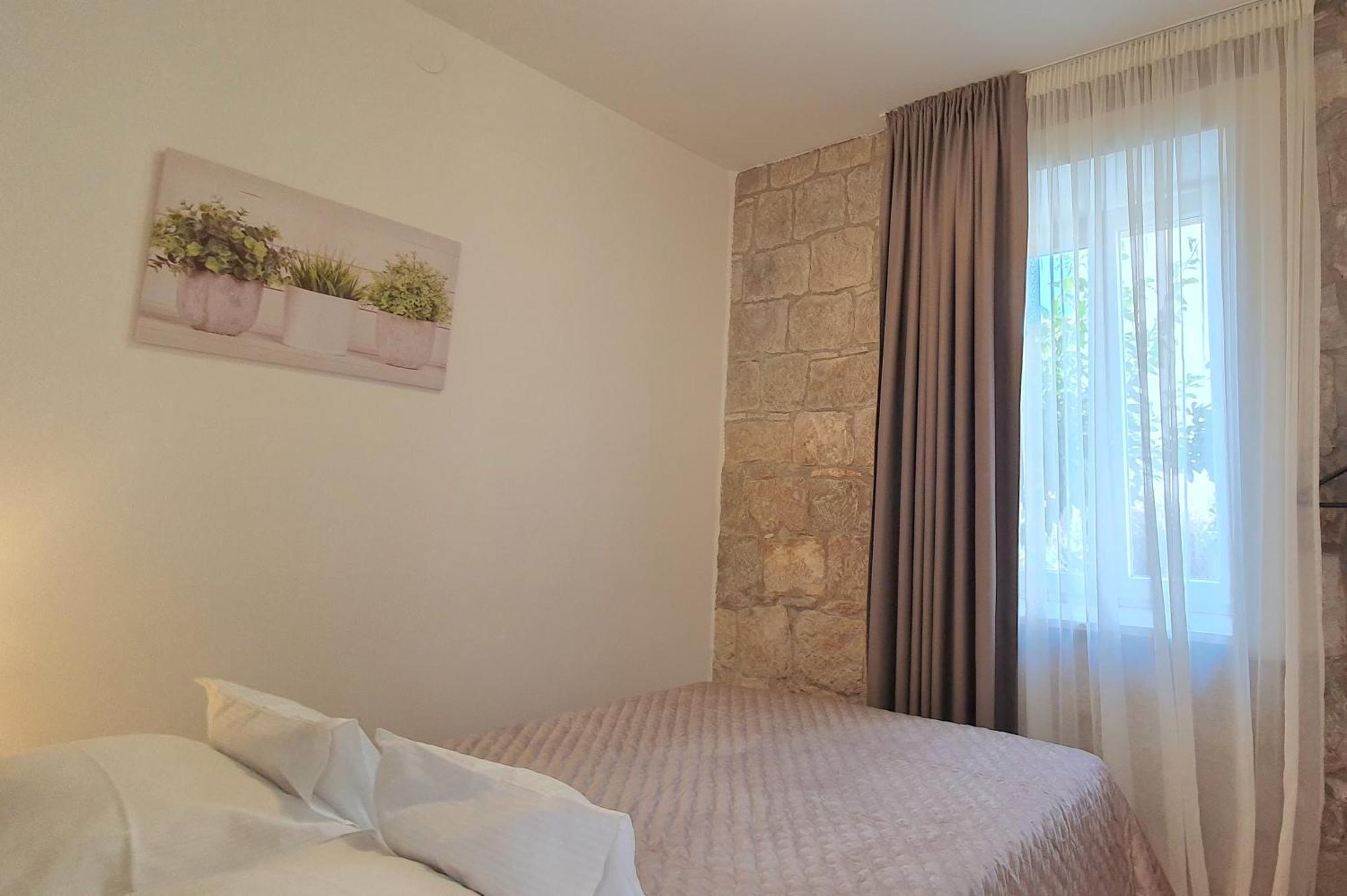 Heritage Stone Wall Split Rom bilde