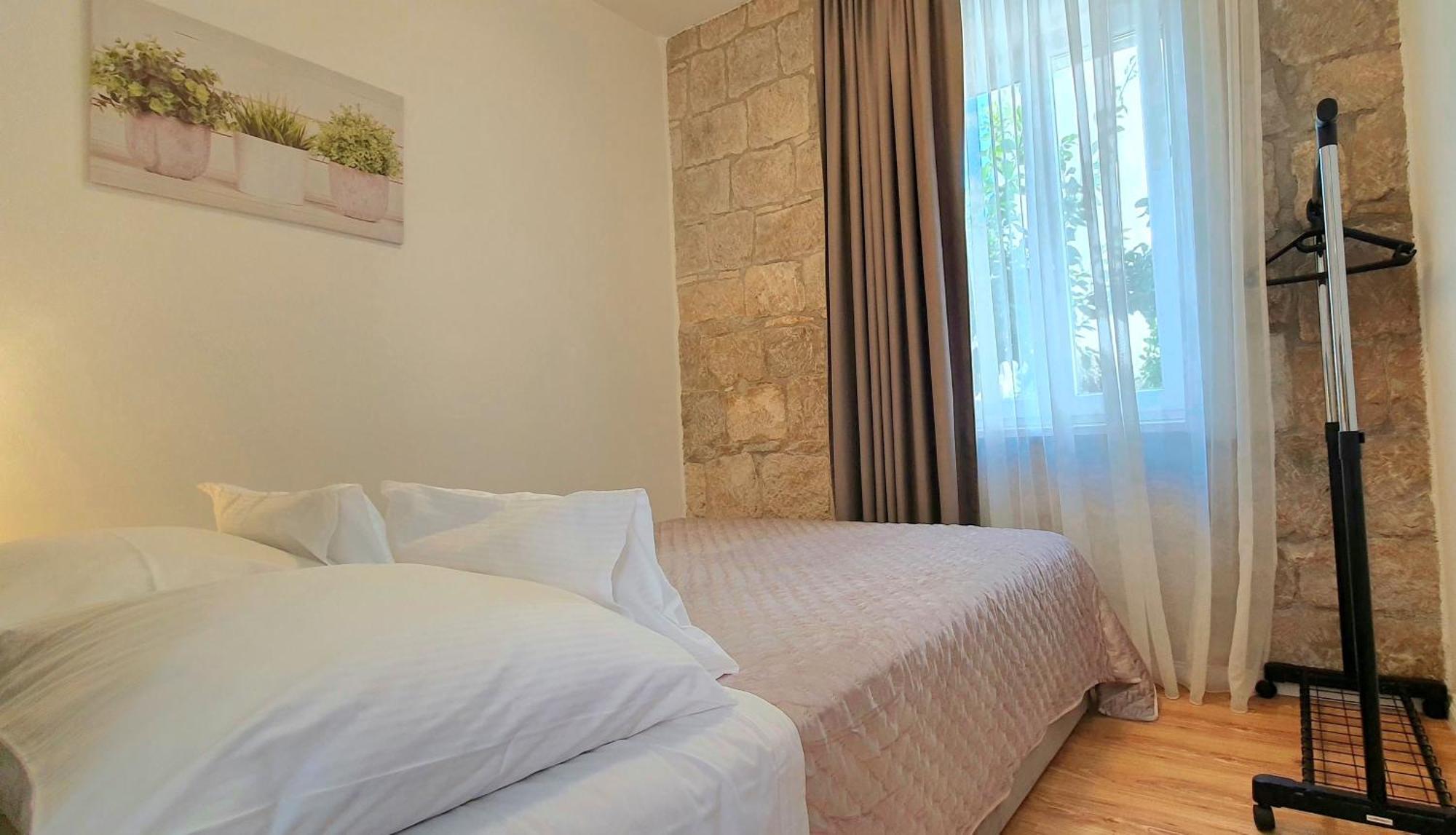 Heritage Stone Wall Split Rom bilde